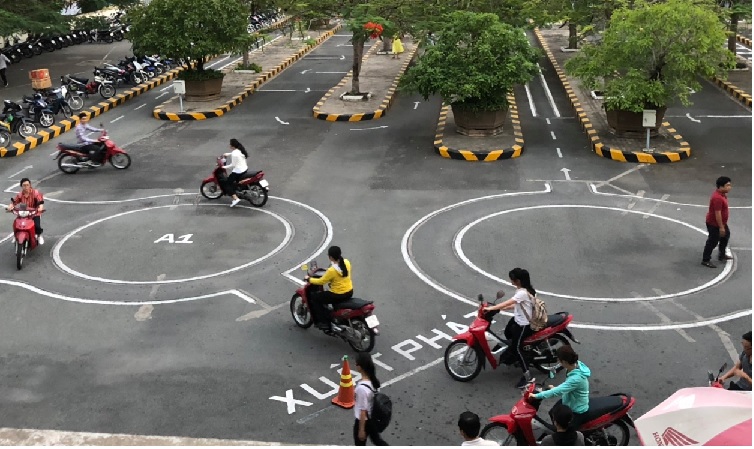 Thi thực hành bằng lái xe máy tại Mỹ Tho